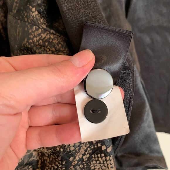 H&M Womens Size 4 Jacket Short Black Shimmer Silver Buttons Rock Preppy - Picture 9 of 9